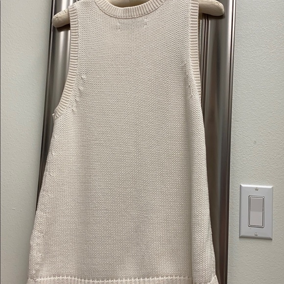 Sleeveless Sweater Top - Picture 4 of 4